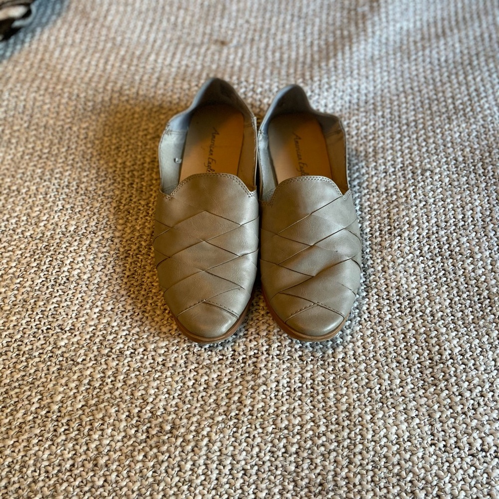 Woman’s flats (American eagle)